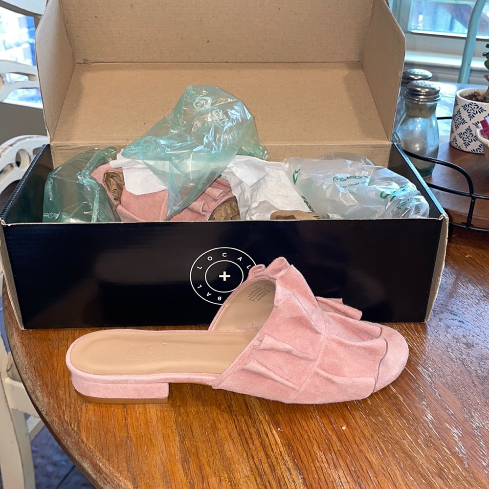 Blush slide sandals, size 9